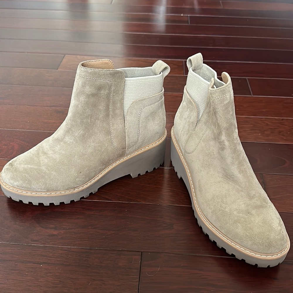 Light tan boot